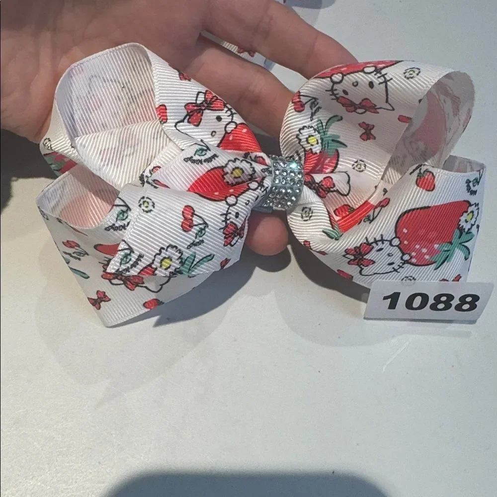 1088 Hello Kitty Alligator Clip‎ Hair Bow